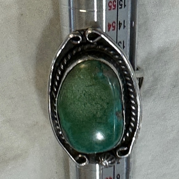 Natural Green Cabochon Stone Set in Sterling Silver Ring Size 6.5 EUC - Picture 2 of 5